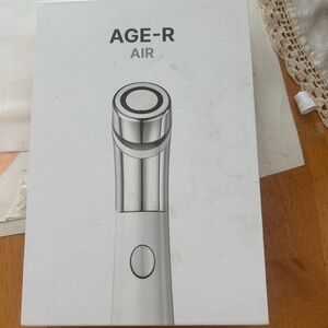 AGE-R Air Skincare Tool - Silver this doesn't have a charge.. you need your own